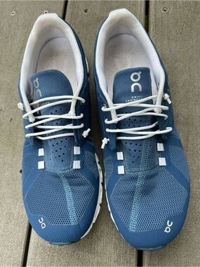 On Running Women's 9.5 Athletic Sneakers Blue and White Shoes Swiss Engineering